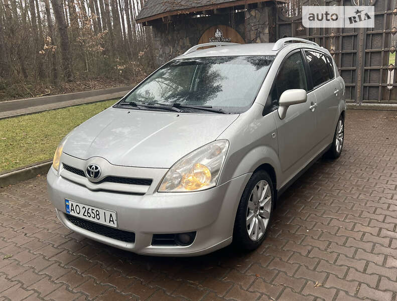 2005 toyota corolla verso