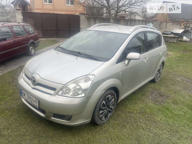 2005 toyota corolla verso