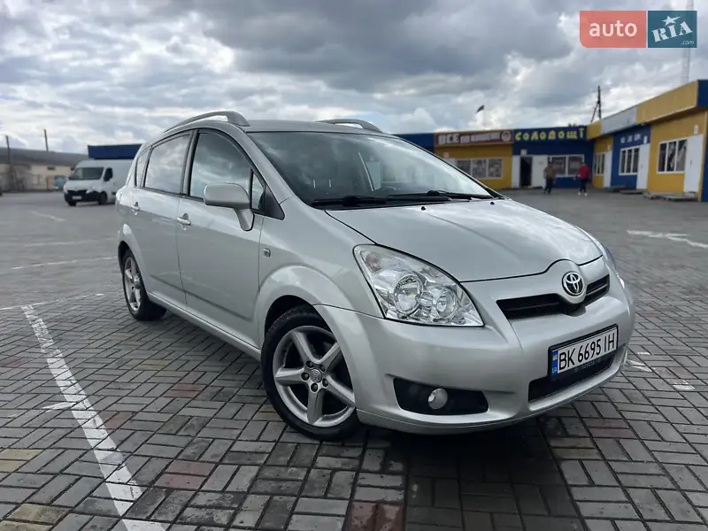 2008 toyota corolla verso