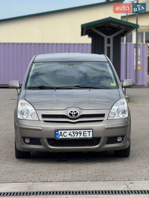 2006 toyota corolla verso