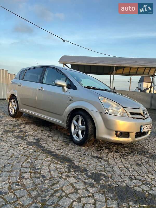 2005 toyota corolla verso