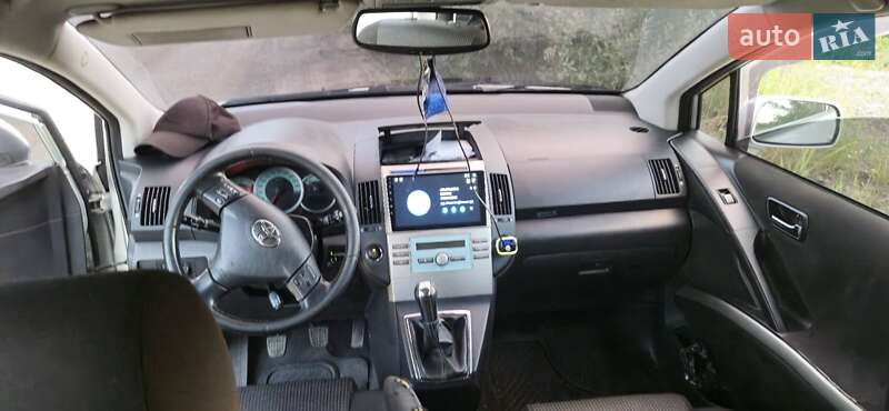 2006 toyota corolla verso