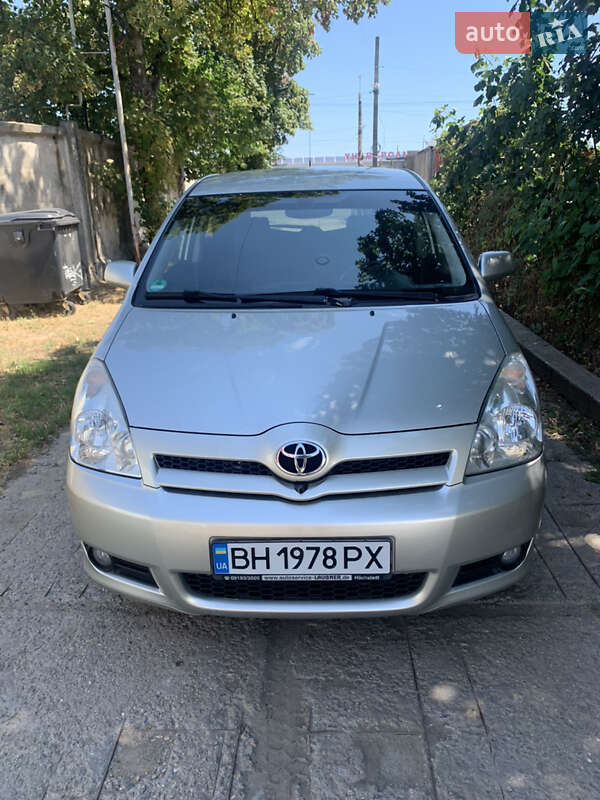 2005 toyota corolla verso