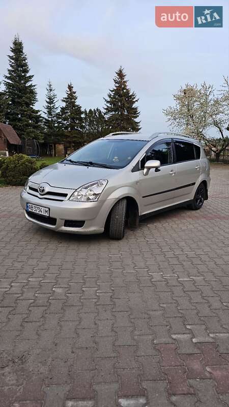 2004 toyota corolla verso