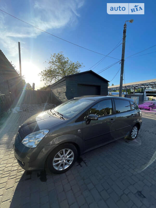 2004 toyota corolla verso