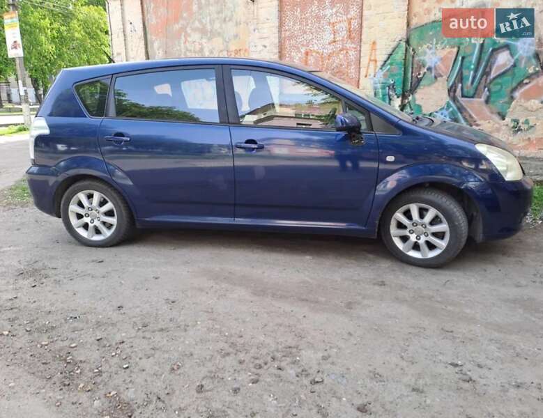 2005 toyota corolla verso