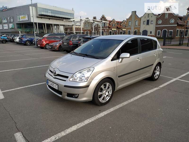 2005 toyota corolla verso