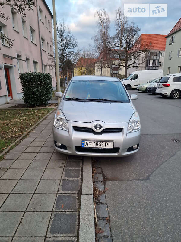 2008 toyota corolla verso