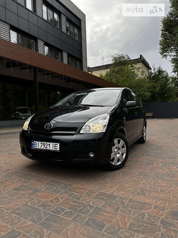 2004 toyota corolla verso