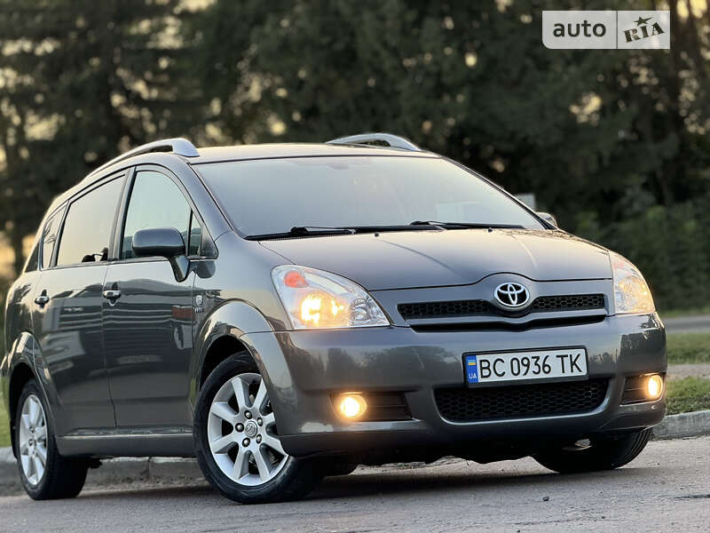 2005 toyota corolla verso