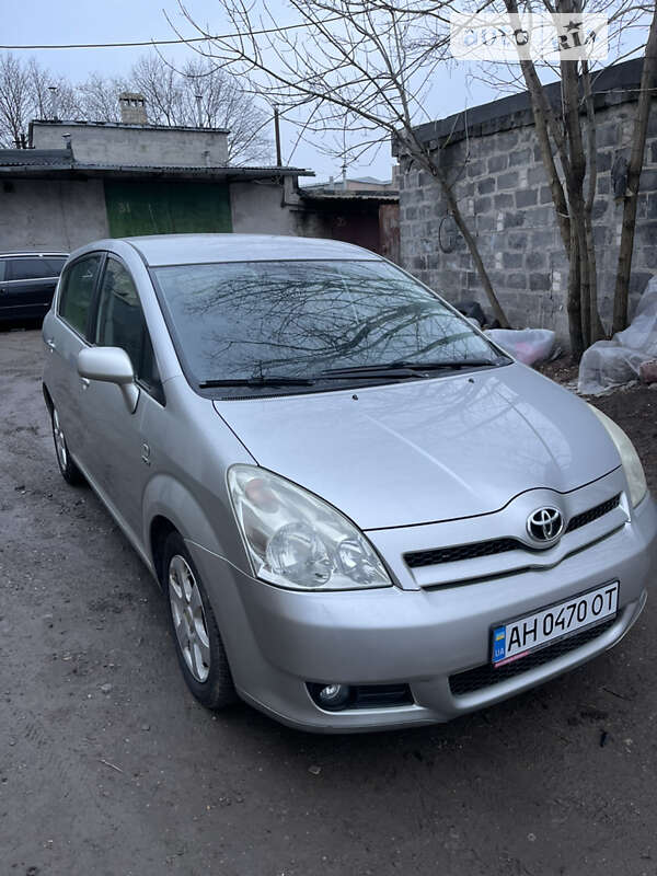 2004 toyota corolla verso
