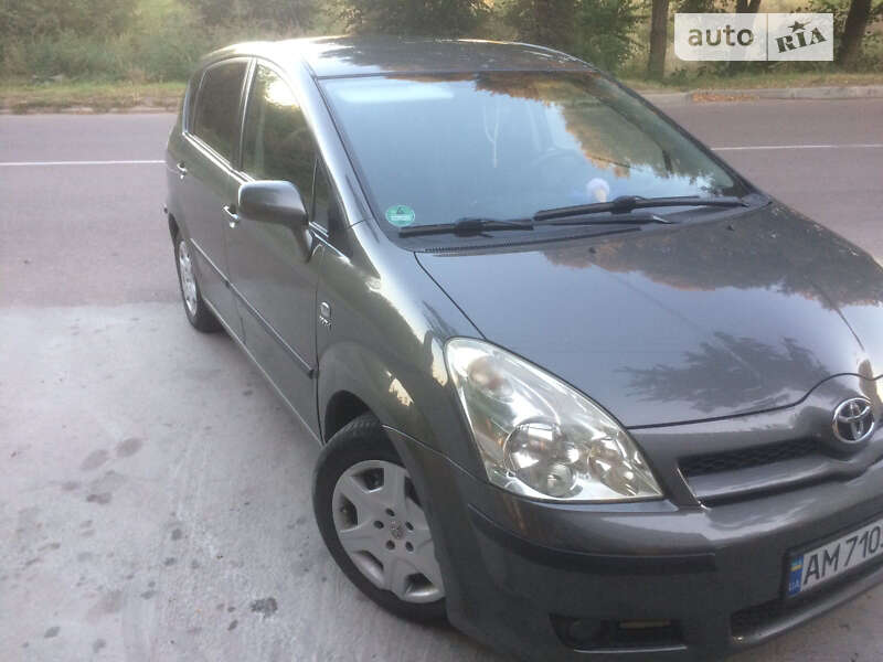 2004 toyota corolla-verso