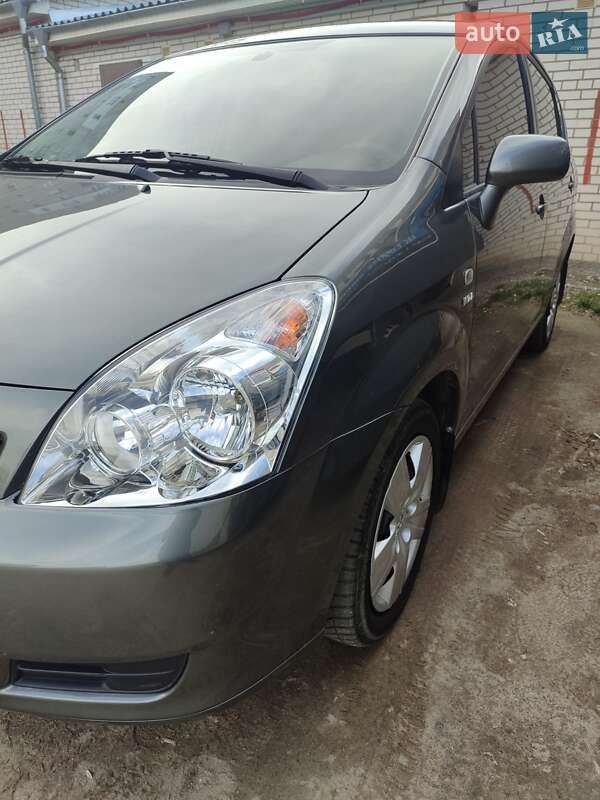 2005 toyota verso