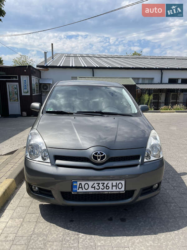 2004 toyota corolla verso