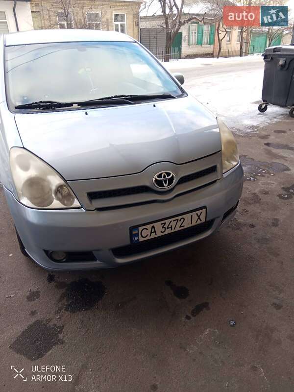 2004 toyota corolla verso