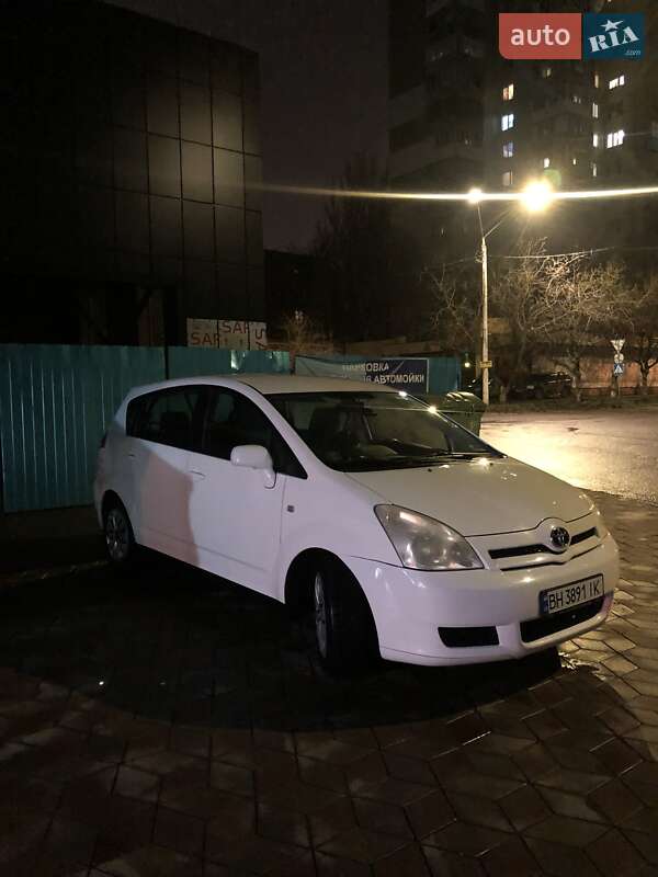 2005 toyota corolla verso