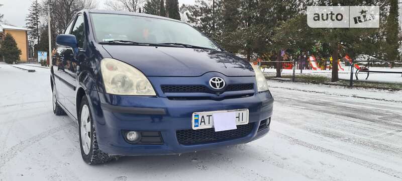 2004 toyota corolla verso