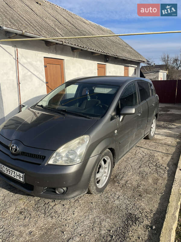 2005 toyota corolla verso