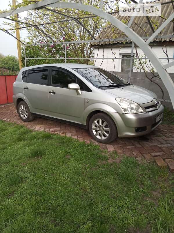 2004 toyota corolla verso