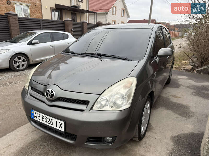 2004 toyota corolla verso