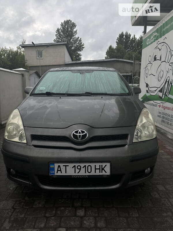 2004 toyota corolla verso