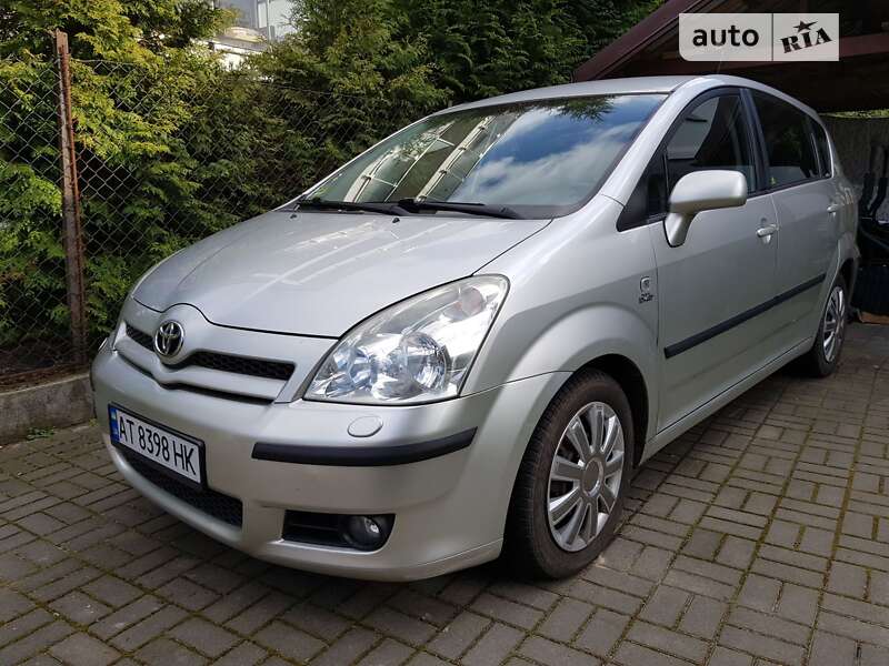 2004 toyota corolla verso