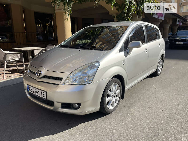 2004 toyota corolla verso