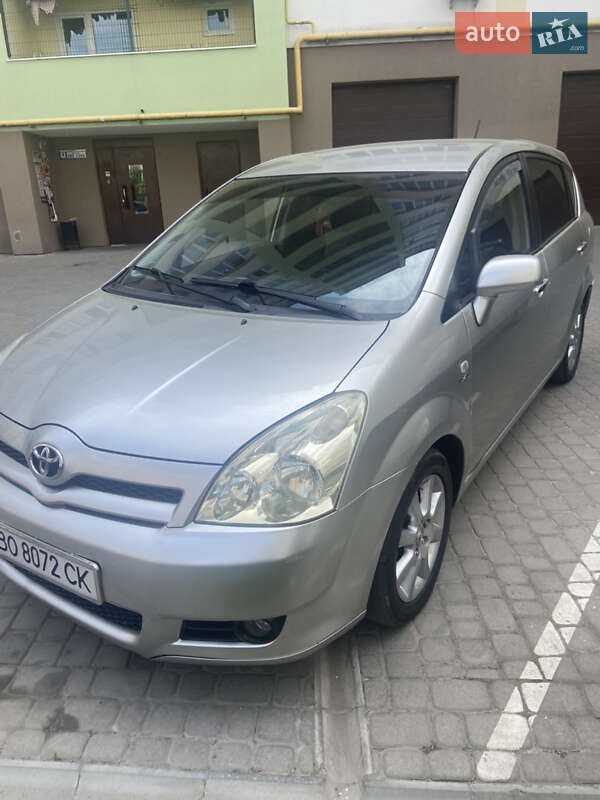 2005 toyota corolla verso