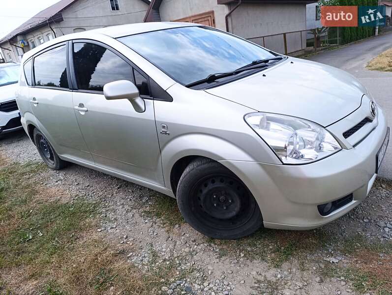 2004 toyota corolla verso