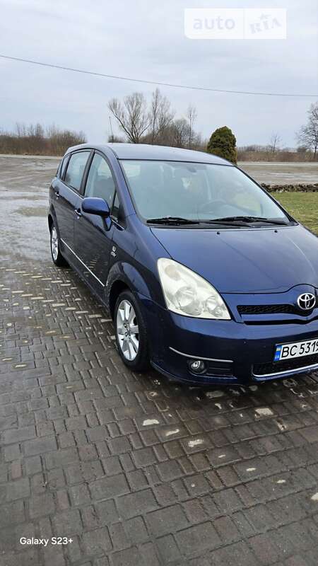 2004 toyota corolla verso
