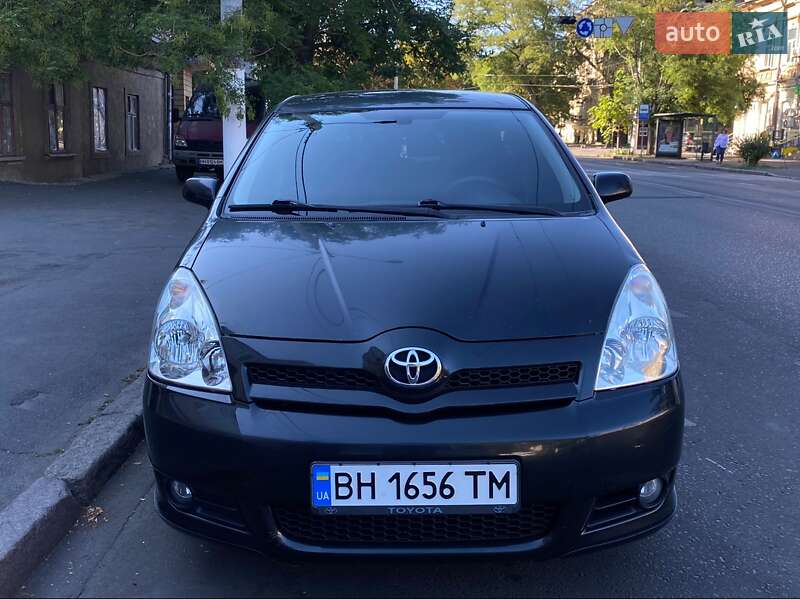 2004 toyota corolla verso