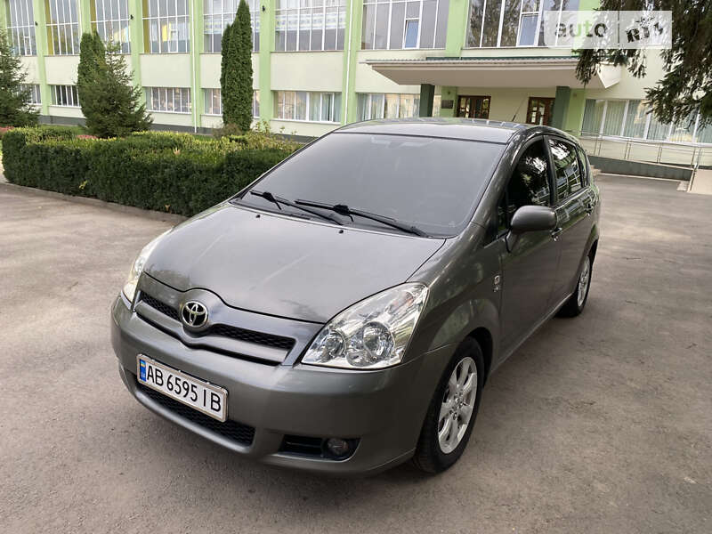 2005 toyota corolla verso