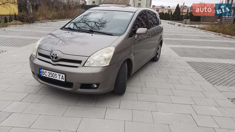 2004 toyota corolla verso
