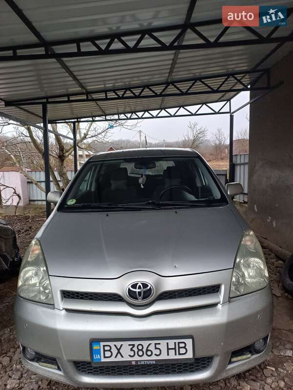 2004 toyota corolla verso