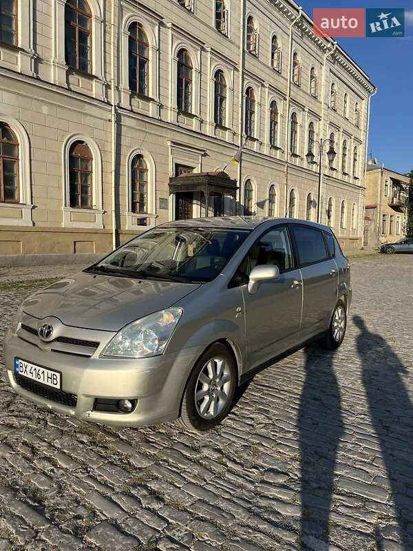 2005 toyota corolla verso