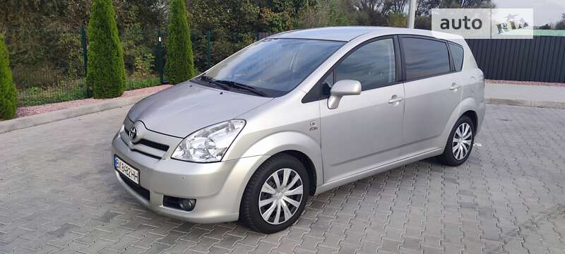 2004 toyota corolla verso