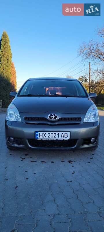 2005 toyota corolla verso