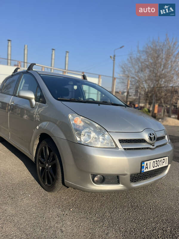 2005 toyota corolla verso
