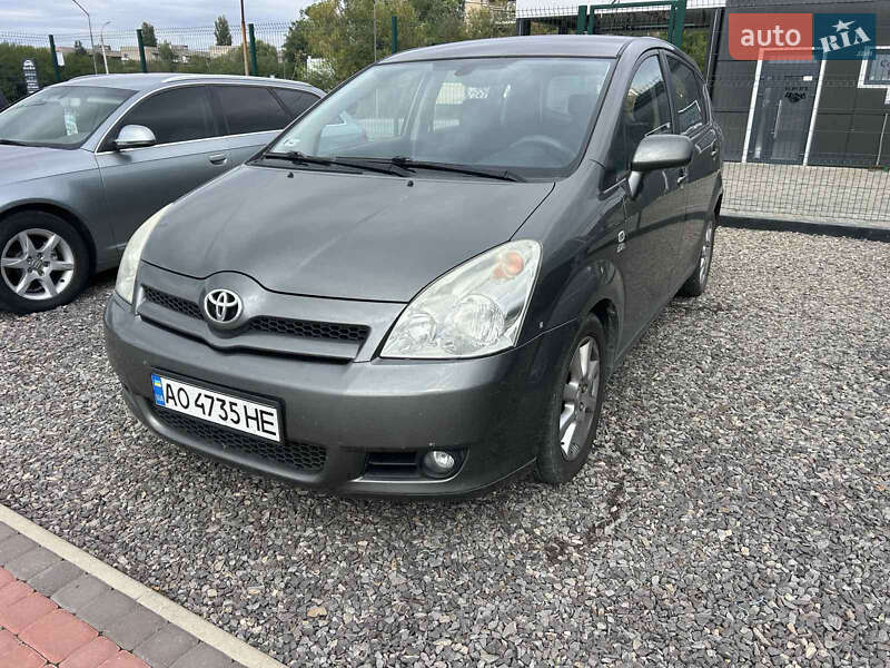 2004 toyota corolla verso