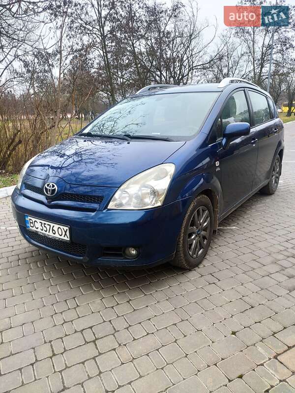 2005 toyota corolla verso