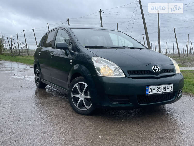 2005 toyota corolla verso