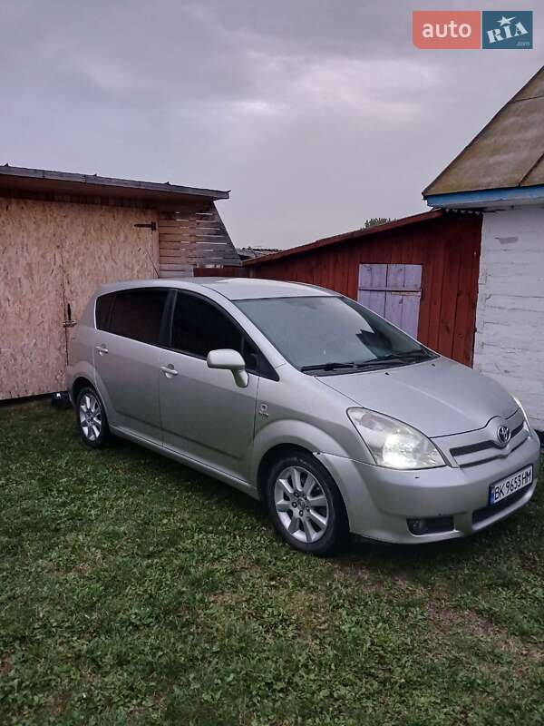 2005 toyota corolla verso
