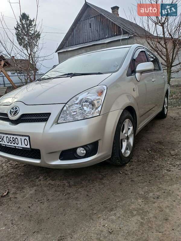 2008 toyota corolla verso