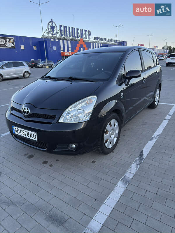 2005 toyota corolla verso