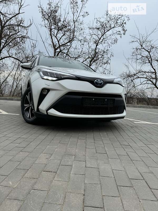 2021 toyota c-hr hybrid