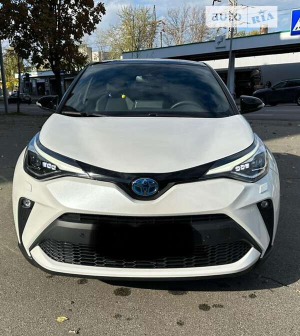2022 toyota c-hr hybrid