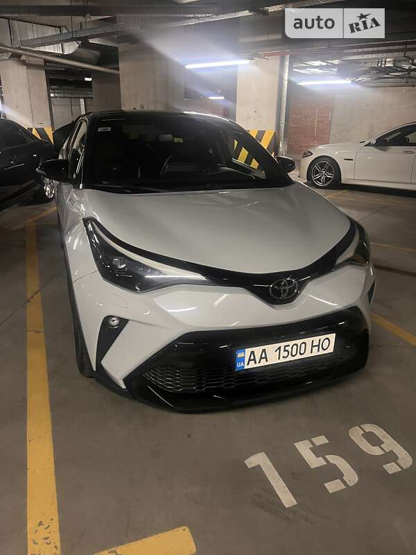 2021 toyota c-hr hybrid