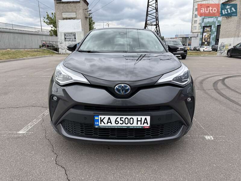 2022 toyota c-hr hybrid