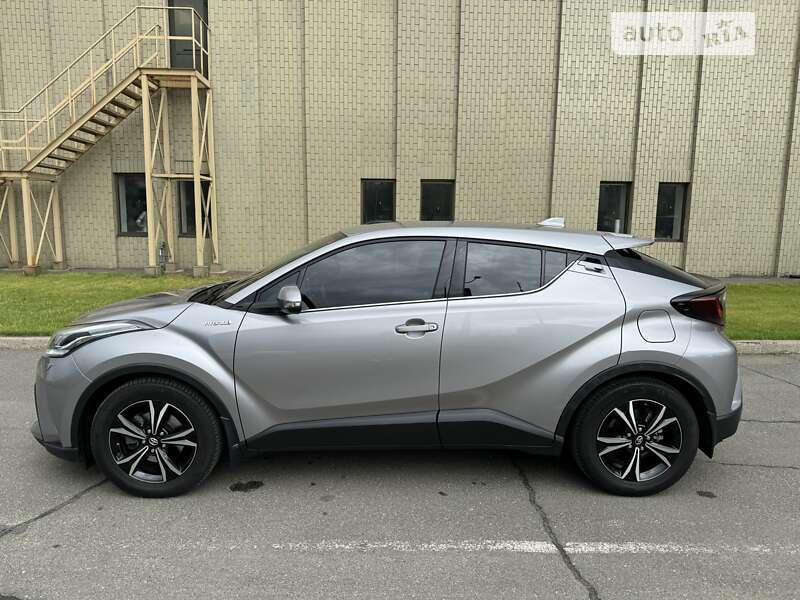 2021 toyota c-hr-hybrid