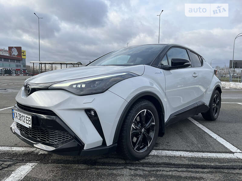 2021 toyota c-hr hybrid